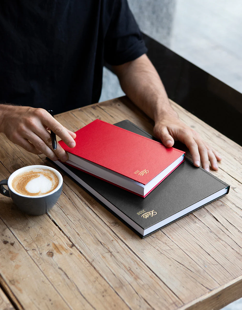 Standard Quarto Day to a Page Planner 2026 - English - Image 3